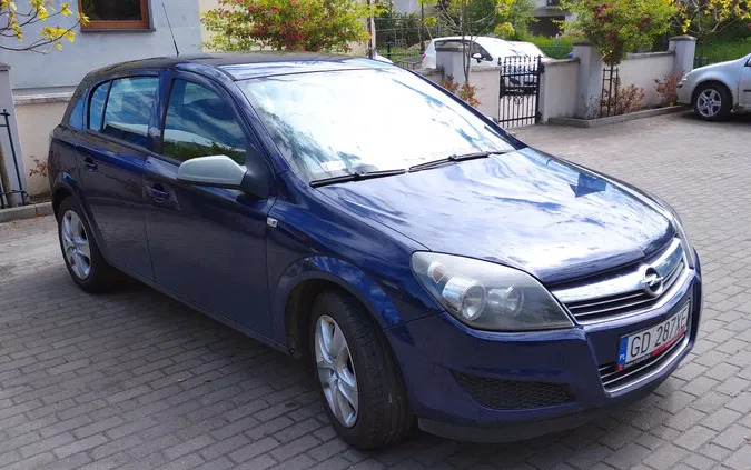 samochody osobowe Opel Astra cena 17500 przebieg: 184000, rok produkcji 2011 z Gdańsk